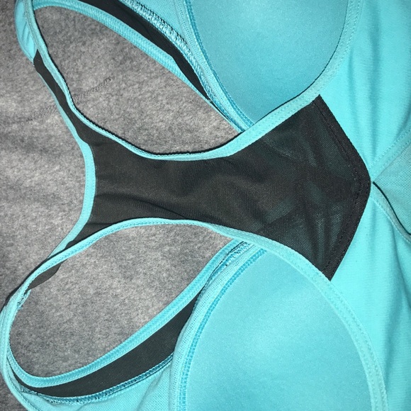 VS Runway Sports Bra - Picture 3 of 3