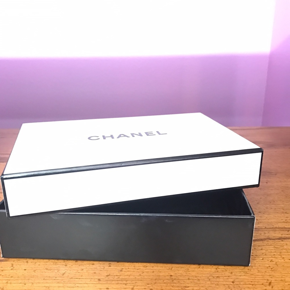 🌈Medium Chanel Authentic Box