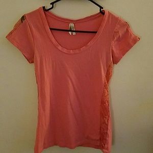 Coral t-shirt with lace