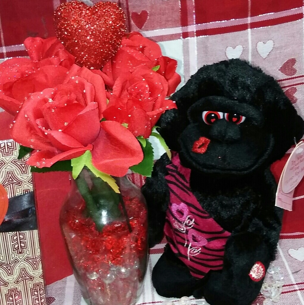 VALENTINE'S DAY GIFT SET FOR YOUR LOVER, BRAND NEW