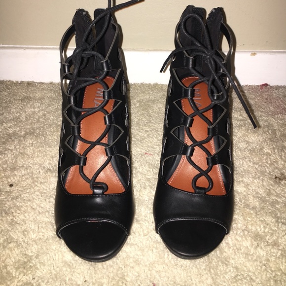 shoes - Picture 1 of 6