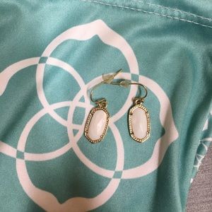 Kendra Scott Lee earrings in White Pearl