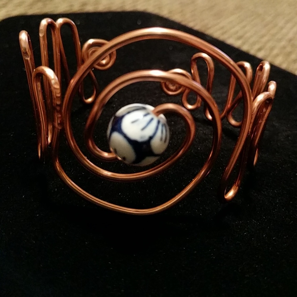 Copper wire bracelet with ceramic ball