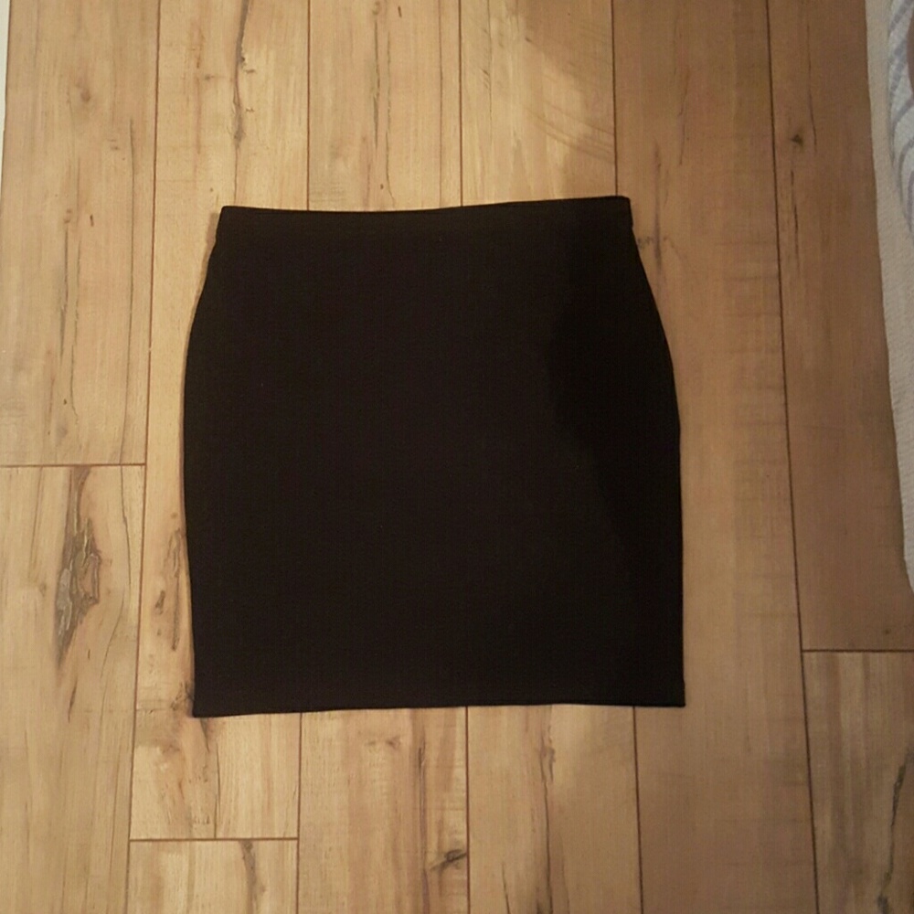 Black pencil skirt
