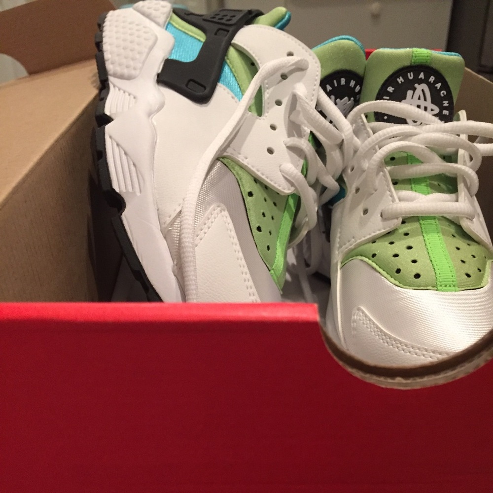 Women's AIR HUARACHE RUN sneakers brand new