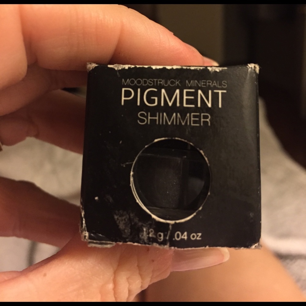 Younique eye pigment-Devious