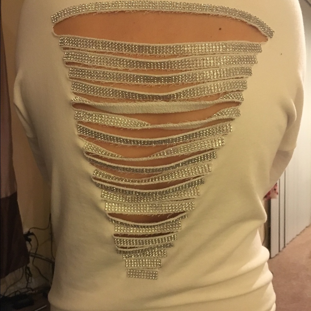 SOLD 🔥Off the shoulder white diamond sweater 🔥