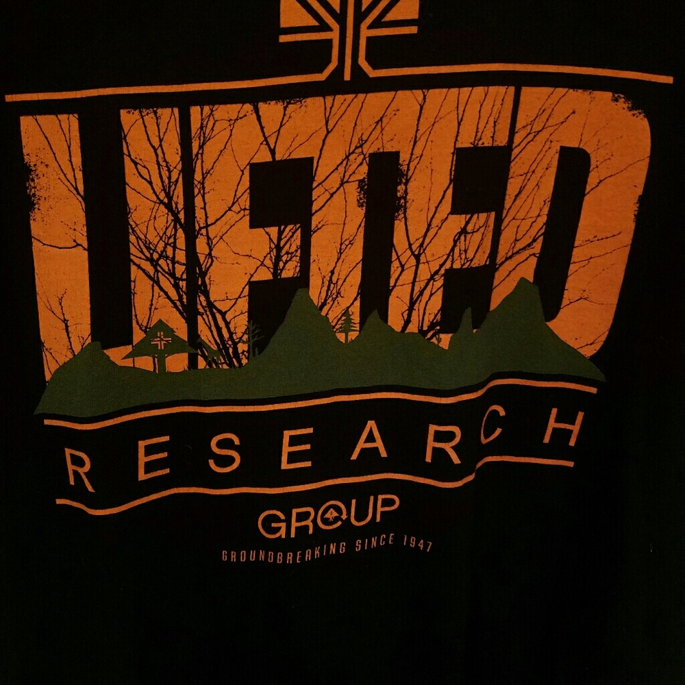 Men's large LRG t-shirt