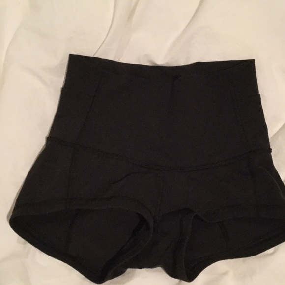 Lulu lemon yoga shorts - Picture 2 of 2