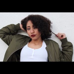 Meet your Posher, Alexis