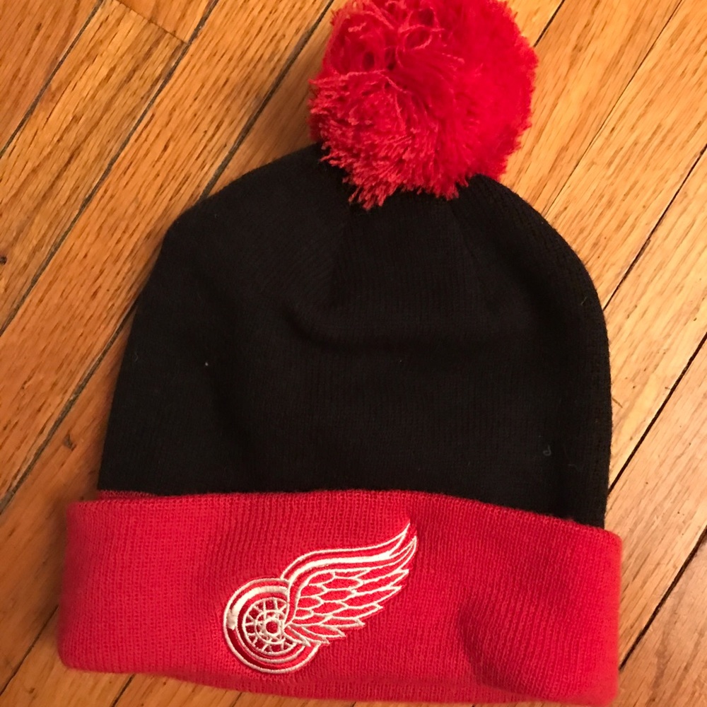Red wings beanie
