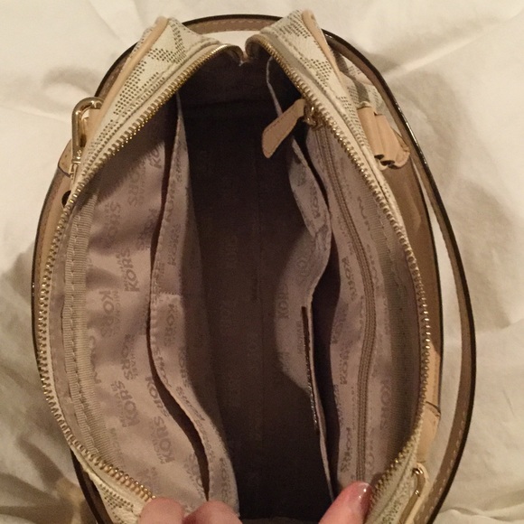 Michael Kors crossbody - Picture 2 of 3