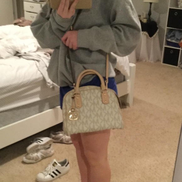 Michael Kors crossbody - Picture 3 of 3