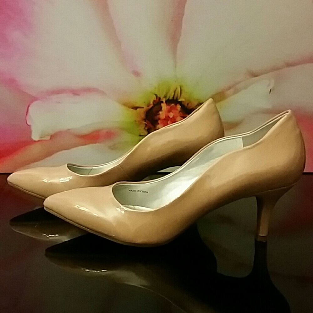 Nude/blush pink patent leather heels