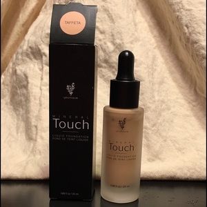 Younique Mineral Touch Foundation NIB