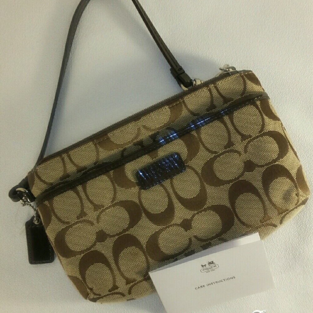 *NWT*  Classic Coach Wristlet!