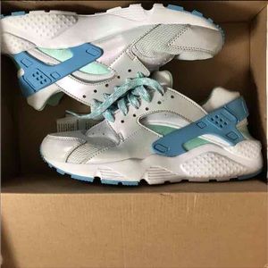 These shoes are to small for me. 😭