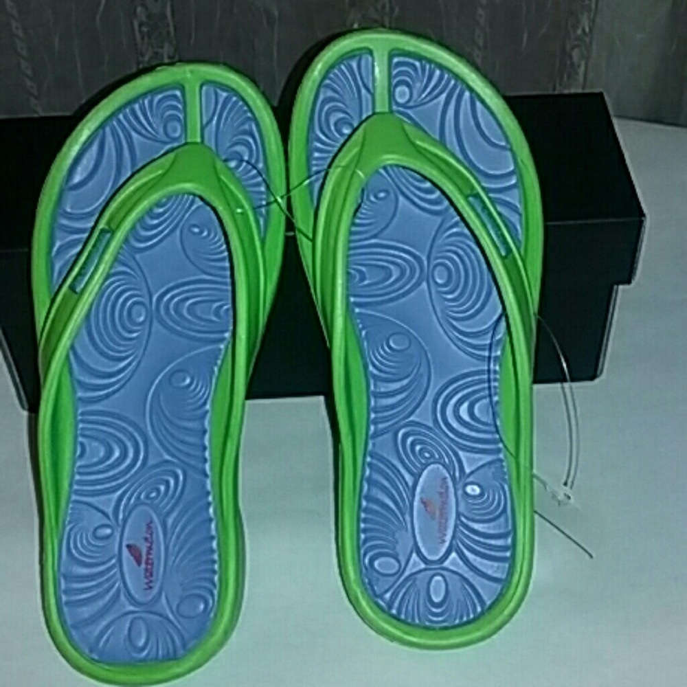 GIRLS SLIPPERS SZ 1