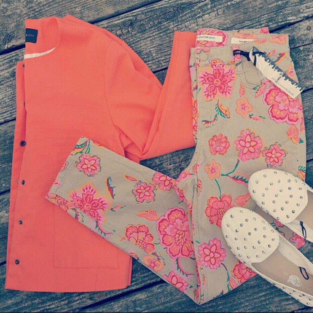 🌸Floral Ankle Jeans🌸