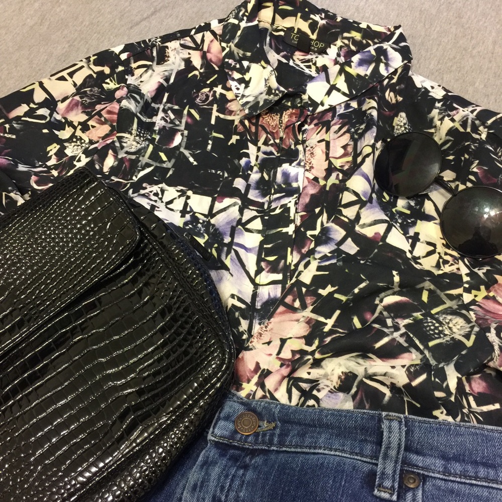 ☠️Sold☠️TOPSHOP floral cropped shirt