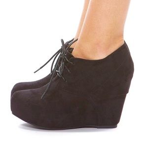 Black boots size 7 makes you look tall and slim!