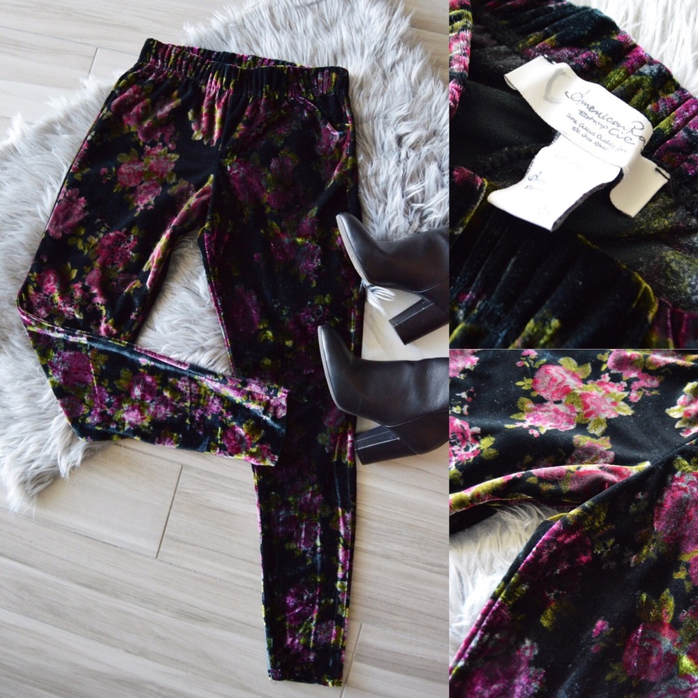SOLD American Rag Velvet Floral Leggings