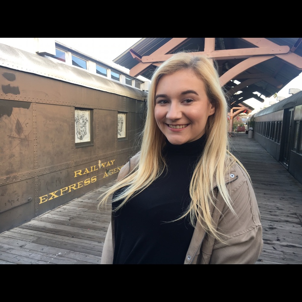 Meet your Posher, Daniella