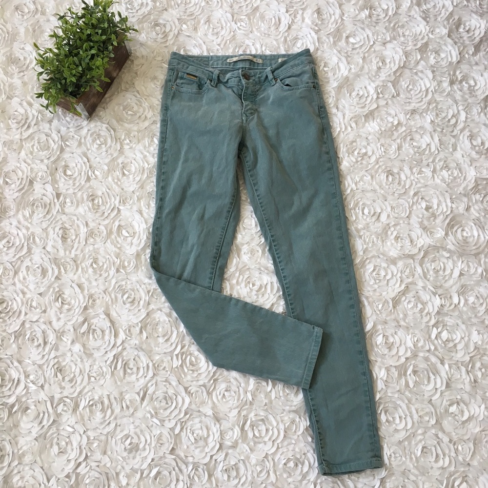 ✨SALE💐Zara Light Blue Jeans Spring Wardrobe Piece