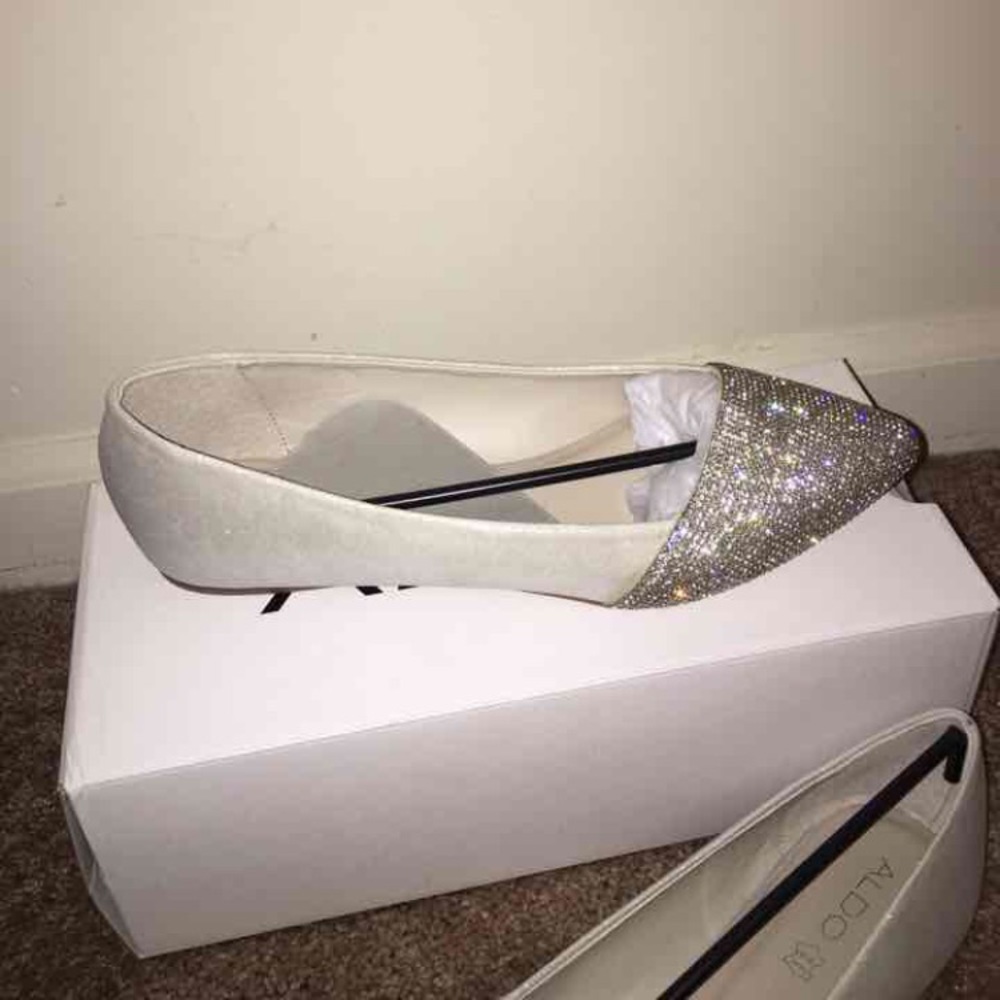 NIB Aldo Rhinestone Flats
