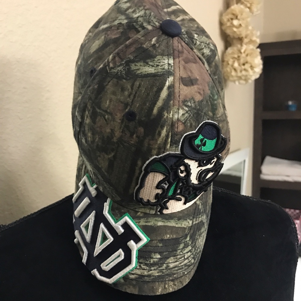 Notre Dame hat 🎩 love it !!! Just have to many 😁