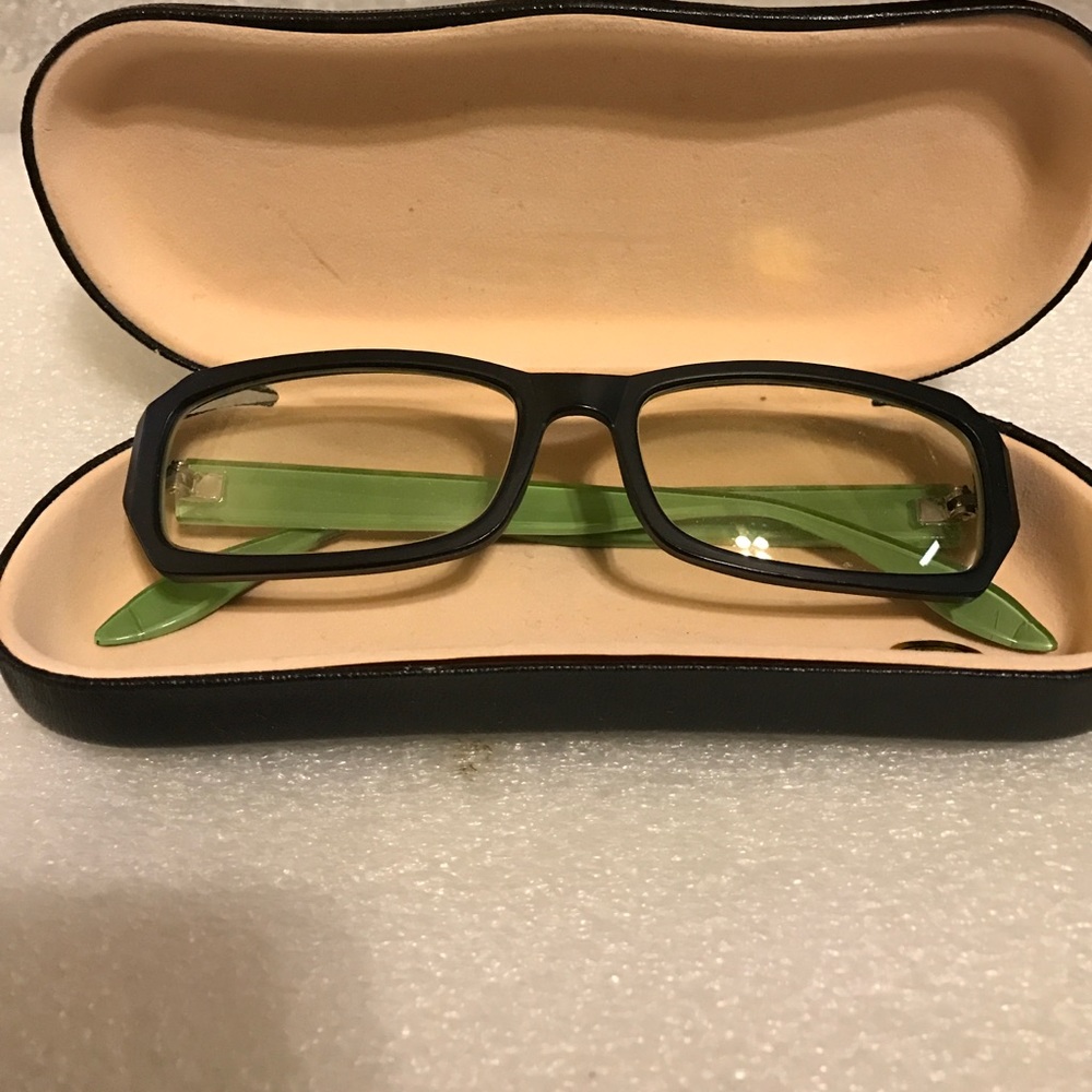 Great to wear eyeglasses