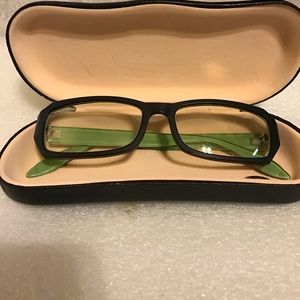 Great to wear eyeglasses