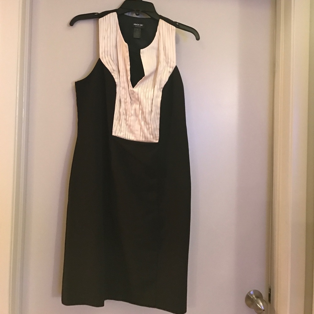 Fashion Star cream pleated front black dress