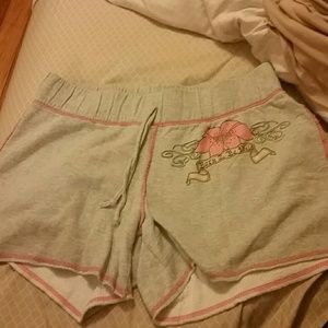 Mid thigh lenth gray shorts