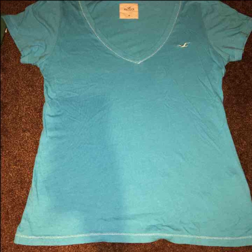 Hollister v neck shirt