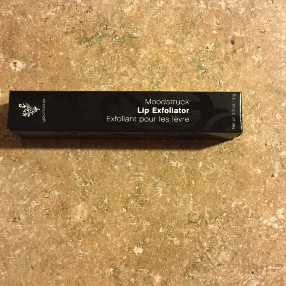 Younique lip exfoliator