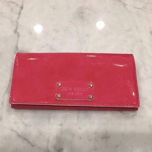 🚨SALE 🚨 Kate Spade Pink Patent Leather Wallet