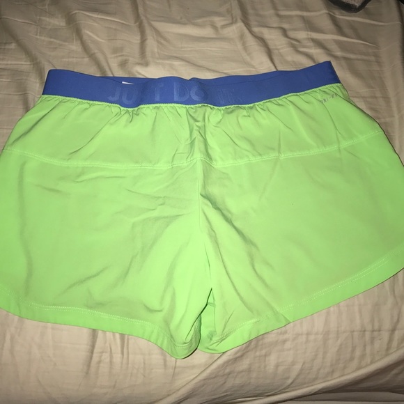 NIKE shorts never worn - Picture 2 of 2