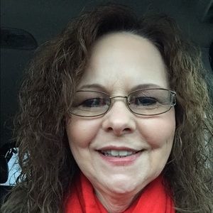 Meet your Posher, Debbie