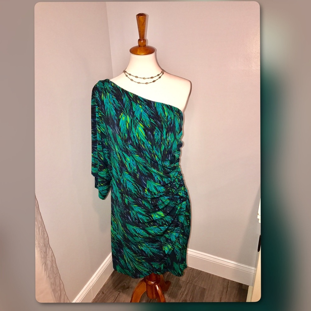 Stunning Bisou Bisou cocktail dress