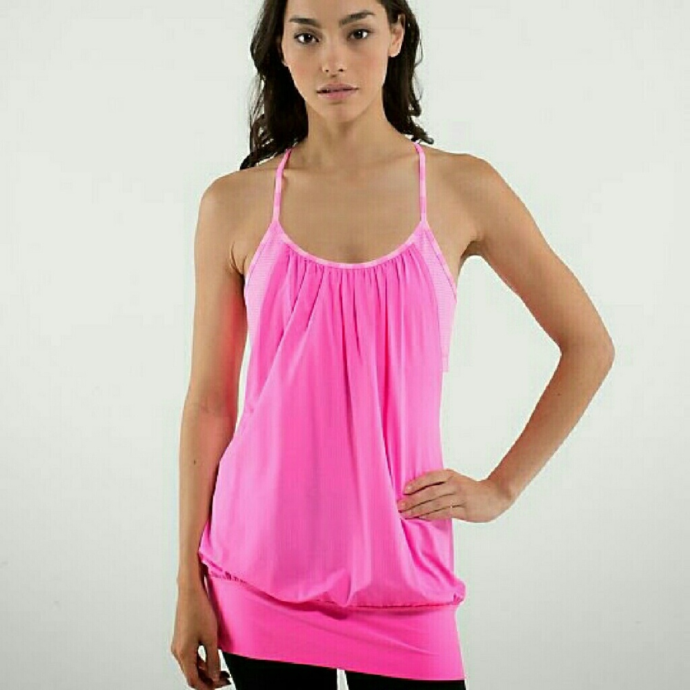 Lululemon NO LIMITS TOP
