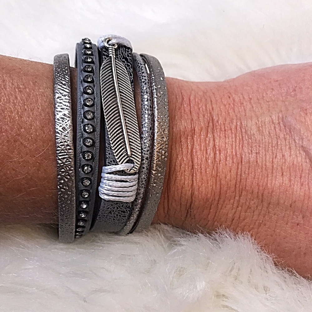 NWT Orion bracelet, silver tones, magnetic clasp