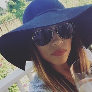 Meet your Posher, Alexis