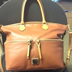 BEAUTIFUL Dooney and Bourke brown leather bag!