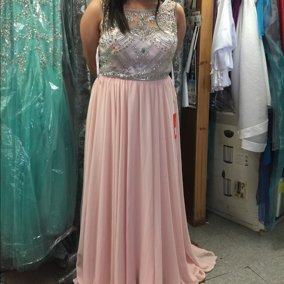 Prom dress - Picture 2 of 2