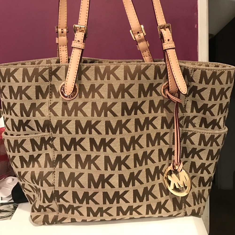 NEW LOW PRICE Michael Kors jet set tote