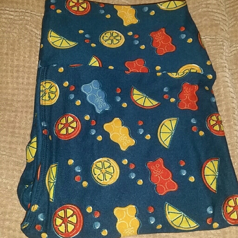 LULAROE BNWT GUMMY BEAR LEGGINGS