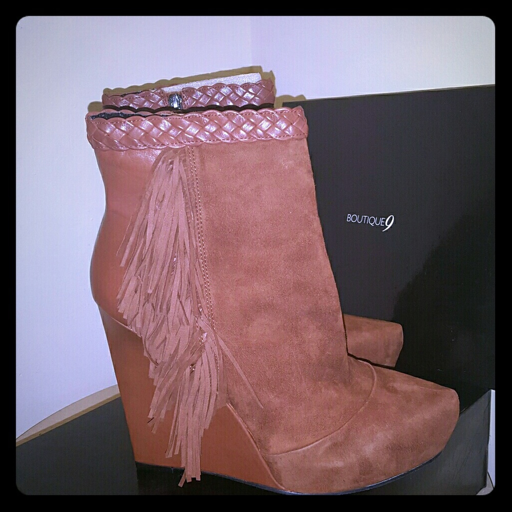 **NEVER WORN** Boutique 9 Brown Bootie