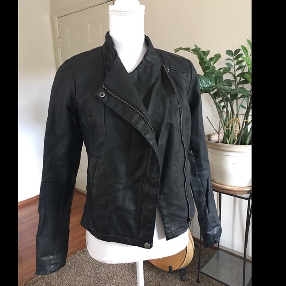 ❌SOLD❌Black faux leather jacket - Picture 1 of 5