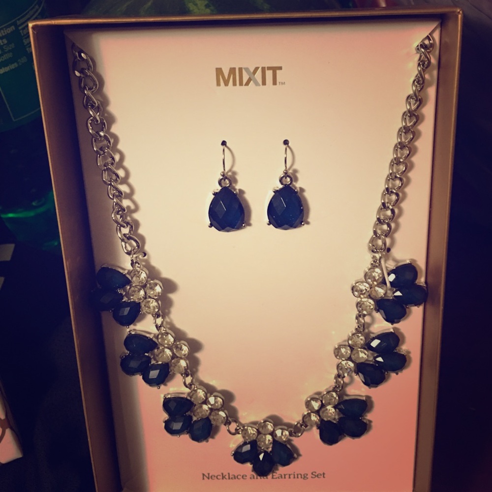 Dressy necklace set